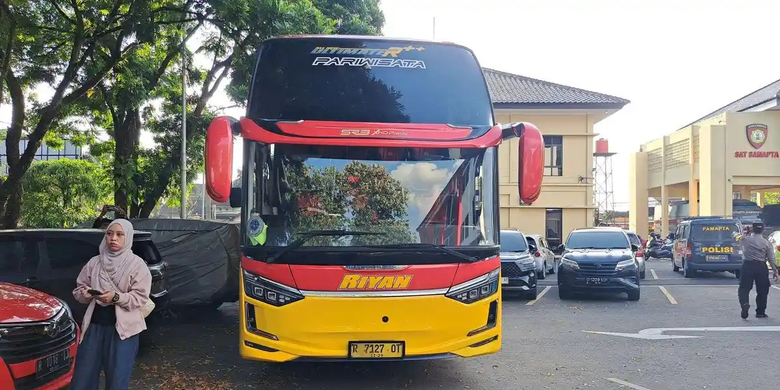 sosok Andire Yunus, [POPULER NUSARAYA] Rombongan OTT KPK yang Dikira Mau Bukber | Akses Gratis Tol Probolinggo-Situbondo, 2. Sosok Andrie Yunus, 3. Update promo Indomaret, 4. Wabup Rejang Lebong Hendri jadi Plt Bupati, 5. Pembukaan tol Probolinggo-Situbondo