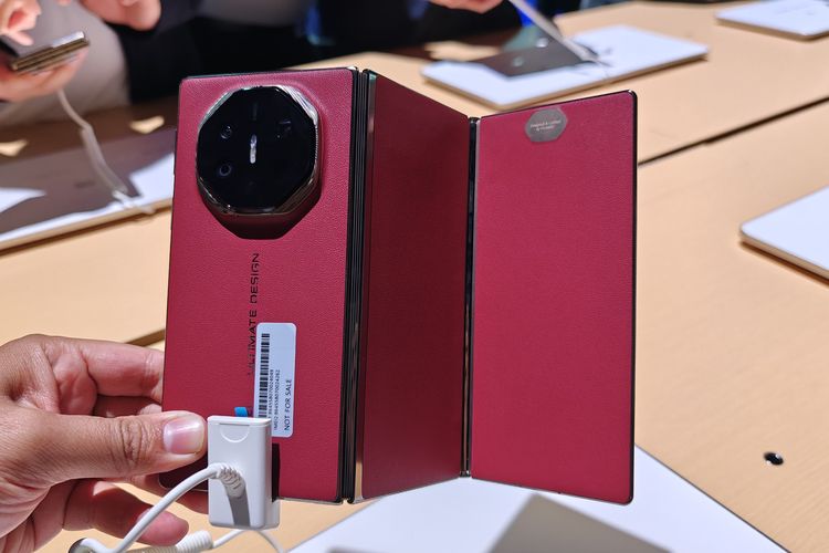 Huawei, ponsel lipat tiga, Mate XT Ultimate, Huawei Mate XT, huawei, Huawei Pastikan Ponsel Lipat Tiga Mate XT Ultimate Rilis di Indonesia