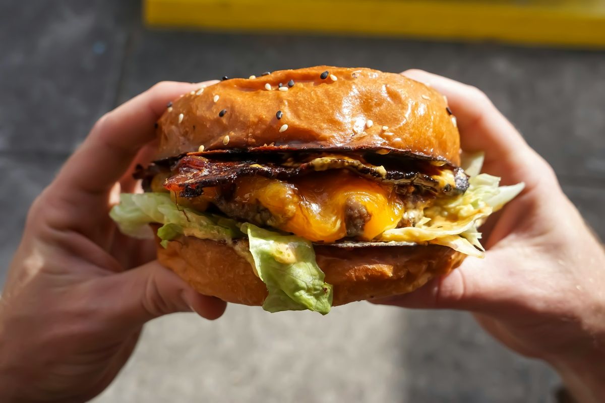 Resep Burger Daging Sapi Homemade, Ini Tips Agar Tetap Juicy