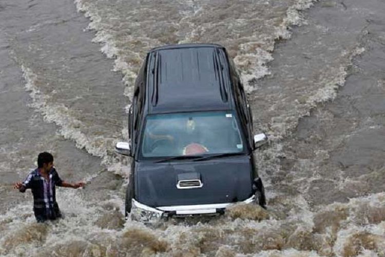 kaki-kaki mobil, bengkel Mobil, mobil terendam banjir, Bengkel Mobil, perbaikan kaki kaki mobil, Biaya Perbaikan Kaki-kaki Mobil Setelah Kebanjiran, Bisa Lebih Mahal
