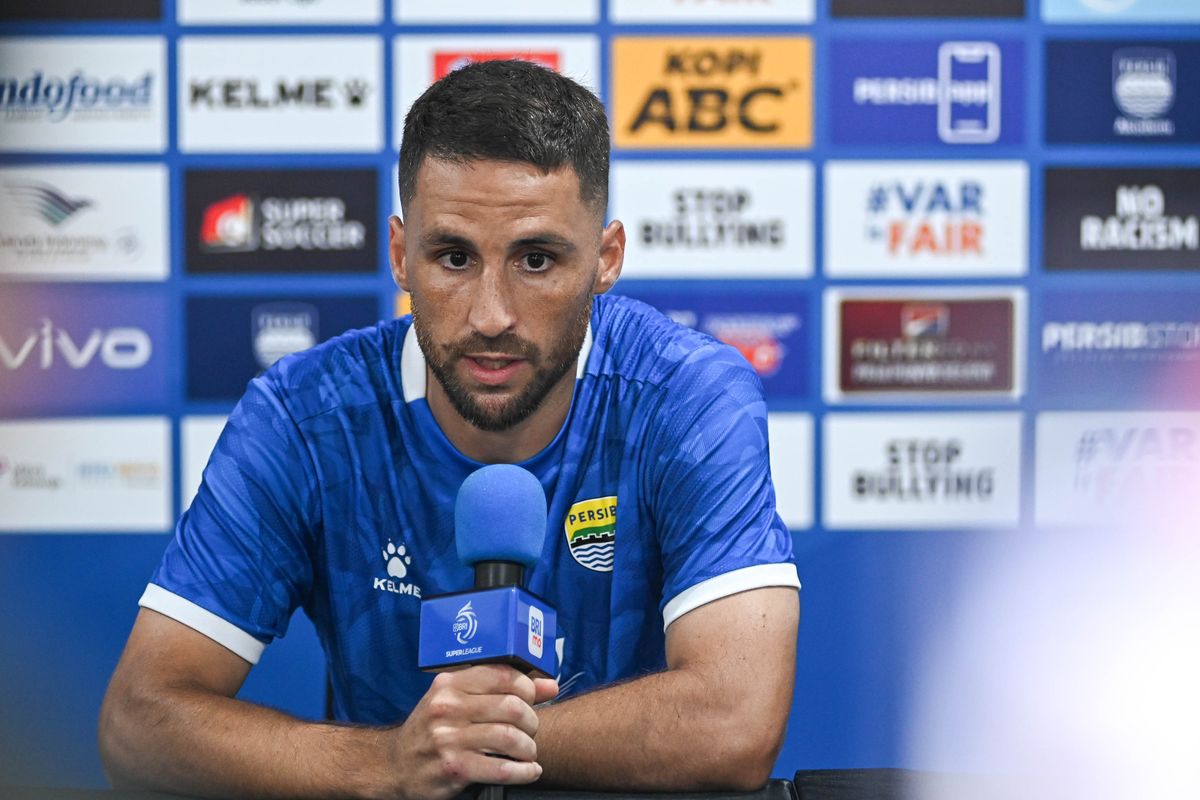 Persib Bandung, Persib Bandung vs Persebaya, Alexis Mac Allister, Eliano Reijnders, Thom Haye, Super League 2025-2026, Bojan Hodak, Lucho Bicara Persaingan di Persib Usai Kedatangan Thom Haye