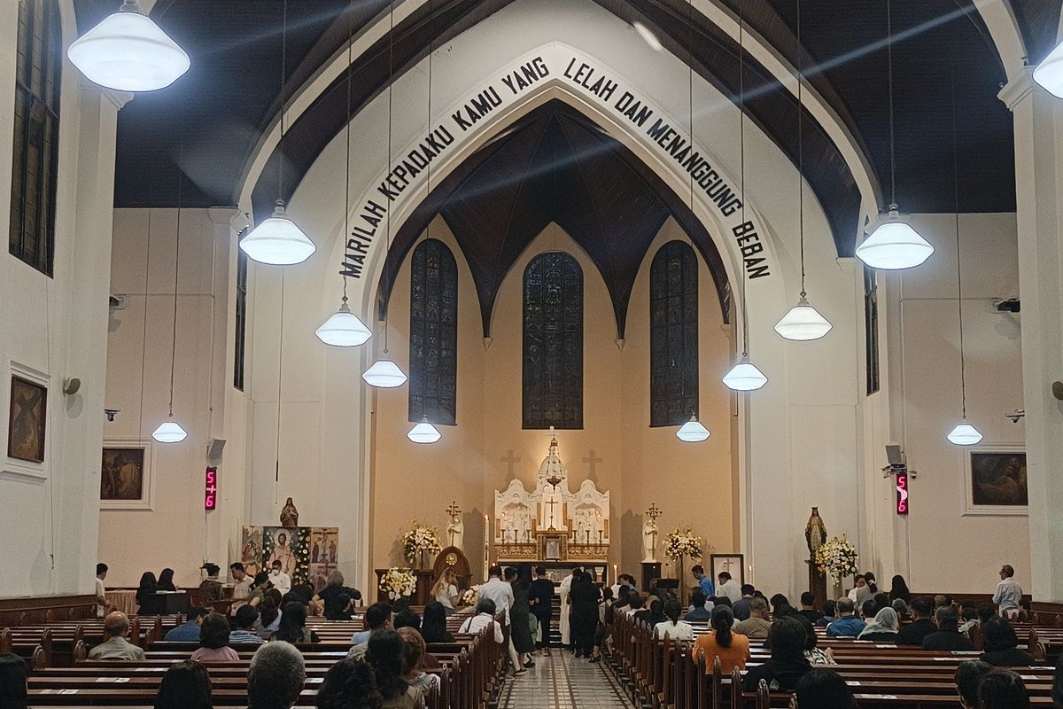 Natal, jadwal misa, Jadwal Lengkap Misa Natal 2025 dan Tahun Baru 2026 di Gereja Katedral Bandung, Jadwal Misa Malam Natal dan Hari Raya Natal, Jadwal Pesta Keluarga Kudus dan Tahun Baru, Lokasi Parkir dan Akses Kendaraan, Protokol dan Ketentuan Ibadah
