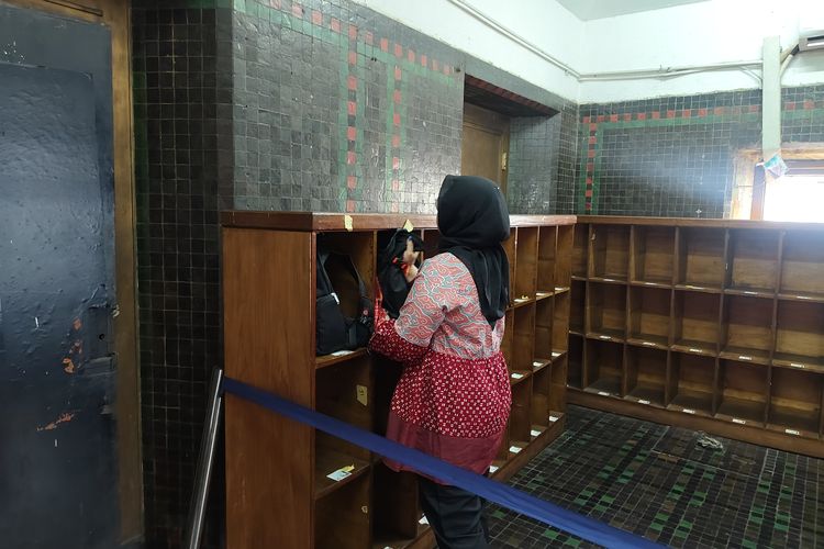 Museum Bank Mandiri ada apa saja, museum bank mandiri dimana, museum bank mandiri buka jam berapa, museum bank mandiri tiket, museum bank mandiri jakarta, panduan ke museum bank mandiri, Panduan Lengkap ke Musuem Bank Mandiri, Simak Sebelum Berkunjung, Panduan lengkap ke Museum Bank Mandiri, Cara berkunjung ke Musuem Bank Mandiri, Cara ke Museum Bank Mandiri naik KRL, Spot Menarik di Museum Bank Mandiri