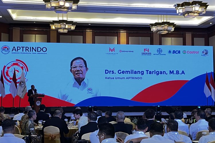 distribusi, logistik, Truk, Aptrindo, Distribusi Barang Tak Pernah Berhenti, Bisnis Logistik Tetap Bertahan