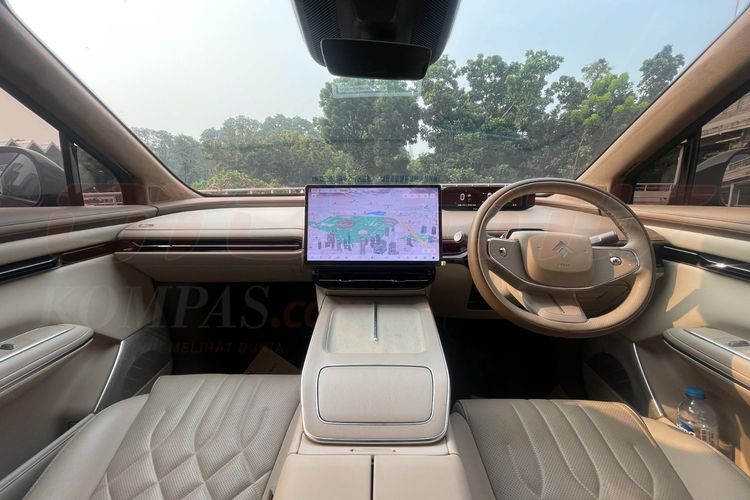 kenyamanan berkendara, Aion Hyptec HT, SUV listrik premium, fitur semi-otonom, Ulasan Aion Hyptec HT: SUV Listrik Nyaman Tapi Punya Kekurangan, Kenyamanan Berkendara, Fitur Canggih, Catatan Kekurangan, Pemasangan Home Charging, Kesimpulan