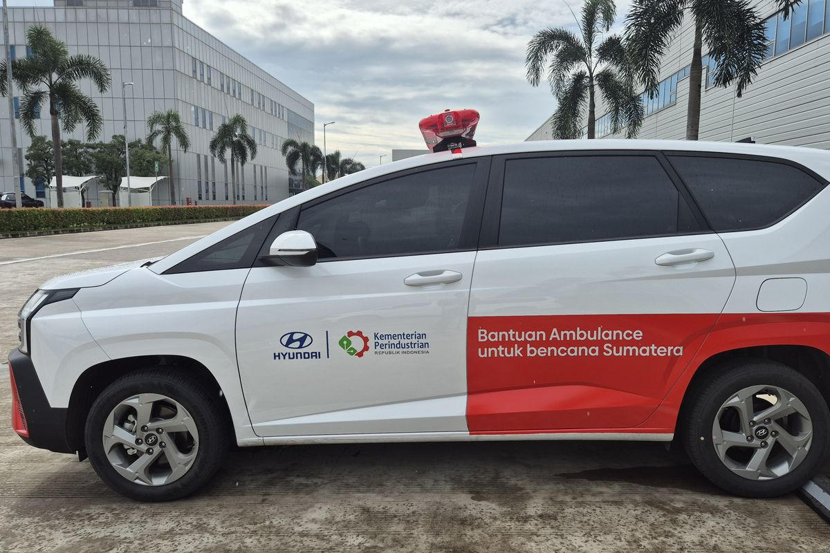 HMMI, ambulans, Hyundai, Stargazer Cartenz, Kementerian Perindustrian, Donasi, Hyundai Motor Manufacturing Indonesia, Hyundai Donasikan Stargazer Cartenz Ambulans untuk Bencana di Sumatera