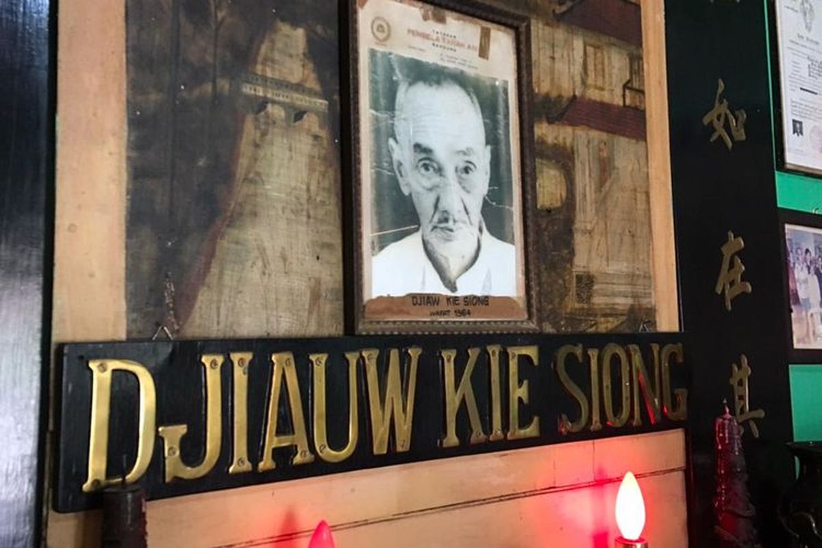 Rengasdengklok, proklamasi, kemerdekaan Indonesia, peristiwa rengasdengklok, Djiauw Kie Siong, Sosok Djiauw Kie Siong, Petani Tionghoa yang Rumahnya Jadi Saksi Bisu Peristiwa Rengasdengklok, Kedatangan Dua Tokoh yang Mengubah Sejarah Indonesia, Hari yang Terasa Panjang, Rumah Sederhana Petani Tionghoa, Pintu Menuju Kemerdekaan, Akhir dari Penantian Menuju Kemerdekaan, Jejak yang Tertinggal di Rumah Djiauw Kie Siong