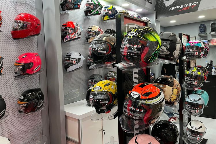 Pameran otomotif, GIIAS 2025, pameran otomotif, helm terjangkau, perlindungan berkendara, Cek Daftar Helm Harga Rp 200.000 di GIIAS 2025
