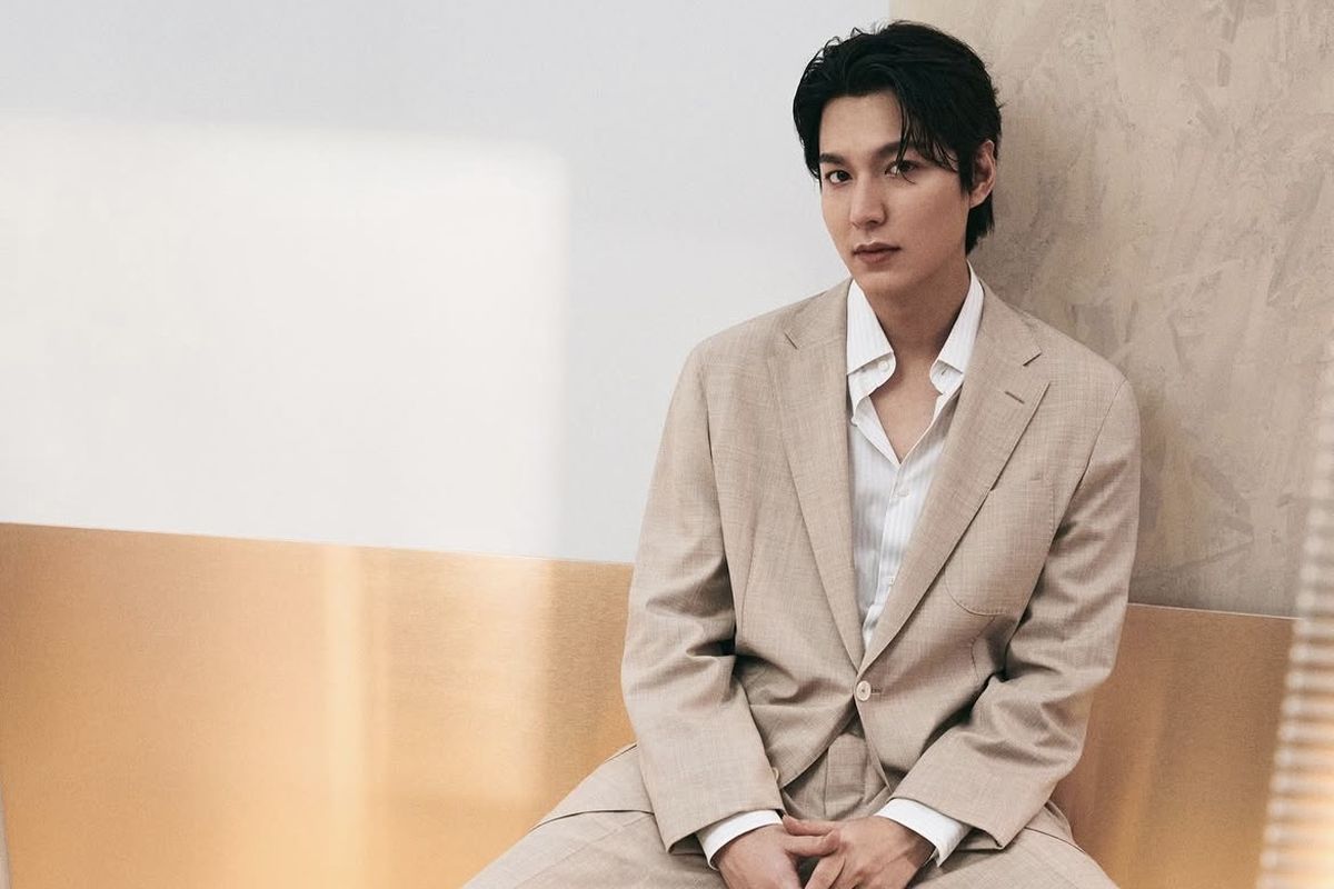 Lee Min Ho, fanmeet lee min ho 2025, lee min ho ke indonesia, jumpa fans lee min ho, gaya lee min ho, outfit Lee Min Ho, Lee Min Ho fan meeting, Fan Meeting di Jakarta, Intip 6 Gaya Lee Min Ho yang Selalu Trendi, 1. Busana serba hitam, 2. Outfit saat bernyanyi, 3. Gaya formal dengan setelan jas, 4. Gaya kasual saat liburan, 5. Tampil maskulin dengan jaket kulit