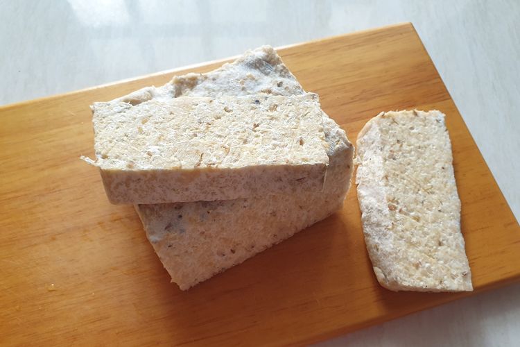 tempe menjes, adonan tempe menjes, resep tempe goreng tepung renyah dan tahan lama, tepung tempe menjes, cara goreng tempe menjes, tempe menjes goreng, 1 Bahan Ini Bikin Lapisan Tepung Tempe Menjes Tak Lembek Walau Dingin