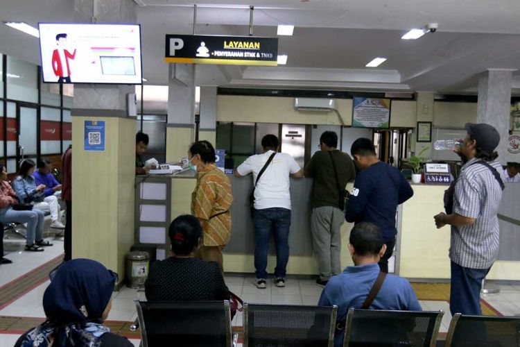 balik nama, STNK, BPKB, data kendaraan, Beli Mobil dan Motor Bekas Tidak Langsung Balik Nama, Apa Risikonya?