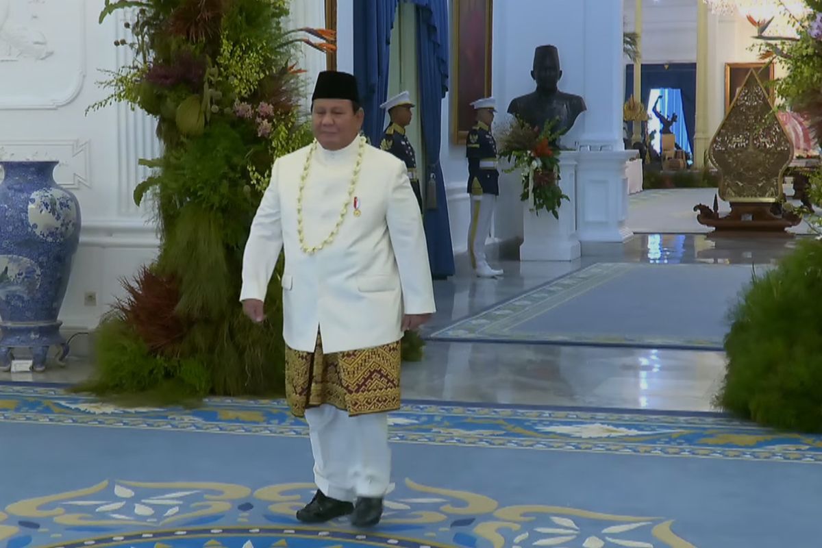 Prabowo, 17 Agustus 2025, hut ke 80 ri, beskap demang betawi, busana prabowo, Prabowo Kenakan Beskap Demang Betawi dan Songket di HUT ke-80 RI, Ini Maknanya