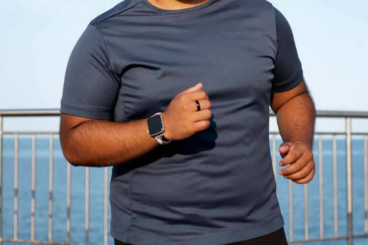 berat badan, gaya hidup, Kejujuran Anak Jadi Motivasi Seorang Ayah Melawan Obesitas, Berat badan naik perlahan karena gaya hidup, Kalimat polos anak yang bangkitkan kesadaran, Diet jadi langkah pertama perubahan, Olahraga bertahap, bukan langsung ekstrem, Turun 52 kg tanpa jalan pintas, Kunci utama: Disiplin dan alasan yang jelas