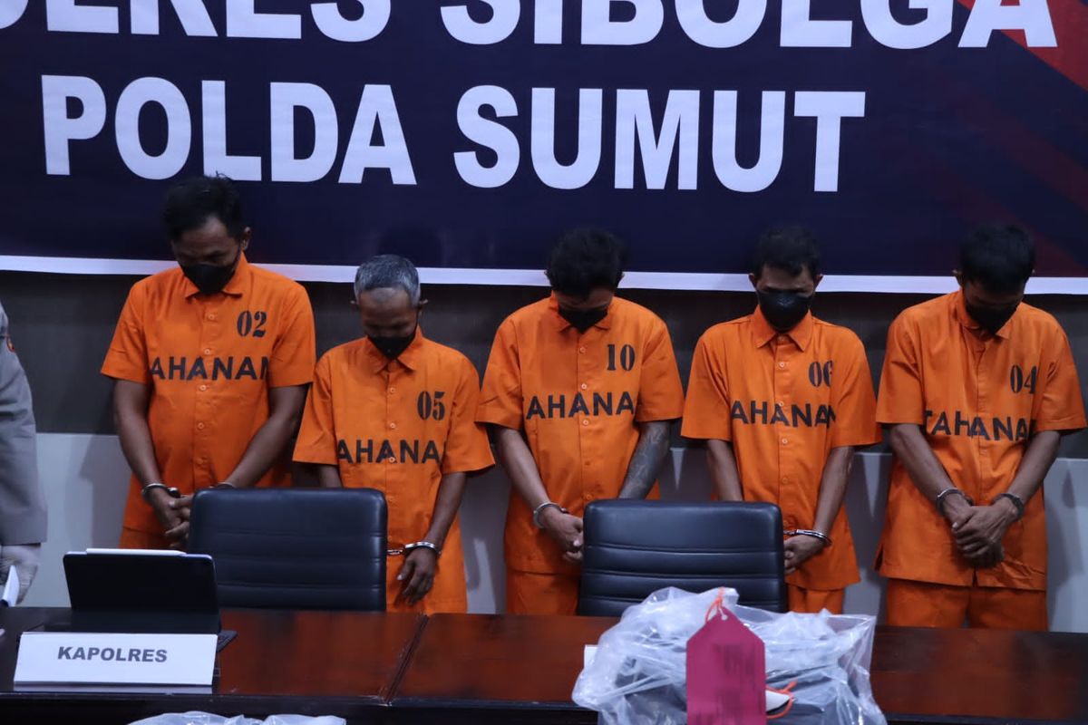 dikeroyok, sumatera utara, masjid agung sibolga, Arjuna Tamaraya, Arjuna Tamaraya Tewas Dikeroyok di Masjid Agung Sibolga, Keluarga Desak Hukuman Berat, Arjuna, Tulang Punggung Keluarga yang Tewas dengan Kejam, Kronologi Pembunuhan Berdasarkan Keterangan Polisi, Keluarga Tuntut Hukuman Berat untuk Pelaku, Polisi Tangkap Kelima Tersangka dalam Waktu Kurang dari 24 Jam
