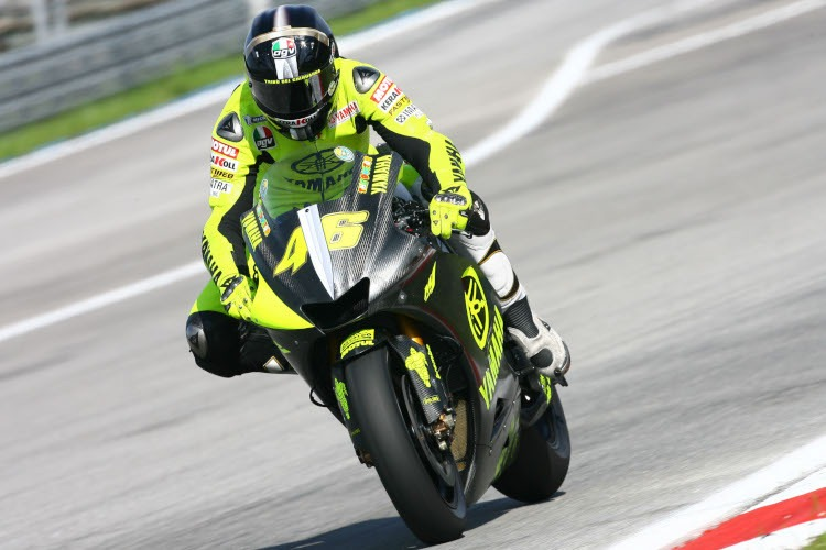 MotoGP, Valentino Rossi, lelang helm, yamaha, sesi tes pra-musim, motogp 2025, motogp authentics, Helm AGV Valentino Rossi Dilelang, Harganya Fantastis