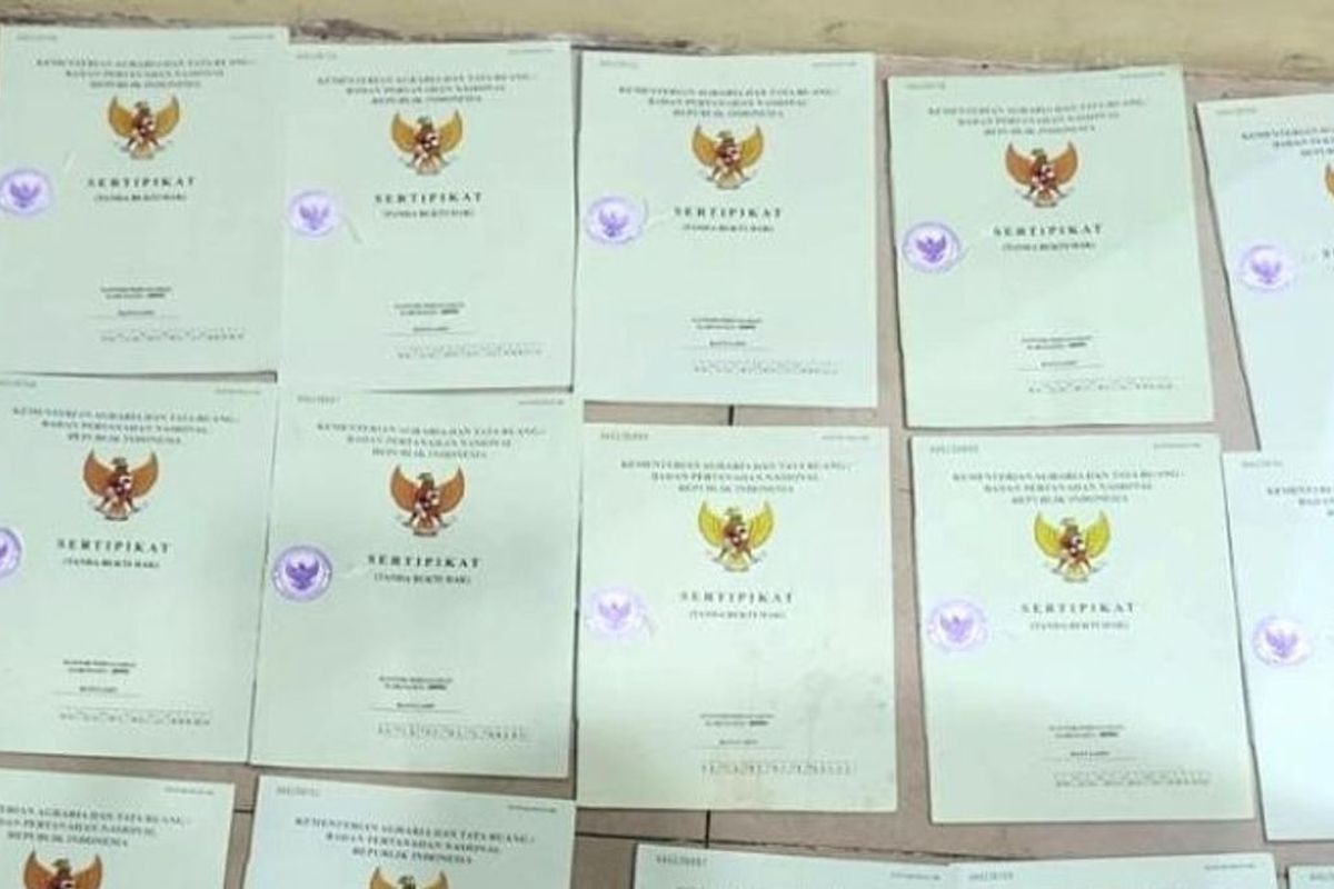 sertifikat tanah, balik nama sertifikat tanah, Komponen Biaya Balik Nama Sertifikat Tanah dari Orang Tua ke Anak, Ini Rinciannya, Tahapan Balik Nama Sertifikat Tanah dari Orang Tua ke Anak, Biaya Balik Nama Sertifikat Tanah dari Orang Tua ke Anak, 1. Biaya Pembuatan Akta Hibah atau Waris, 2. Biaya BPHTB, 3. Biaya Pajak, 4. Biaya PNBP, Syarat Balik Nama Sertifikat Tanah dari Orang Tua ke Anak