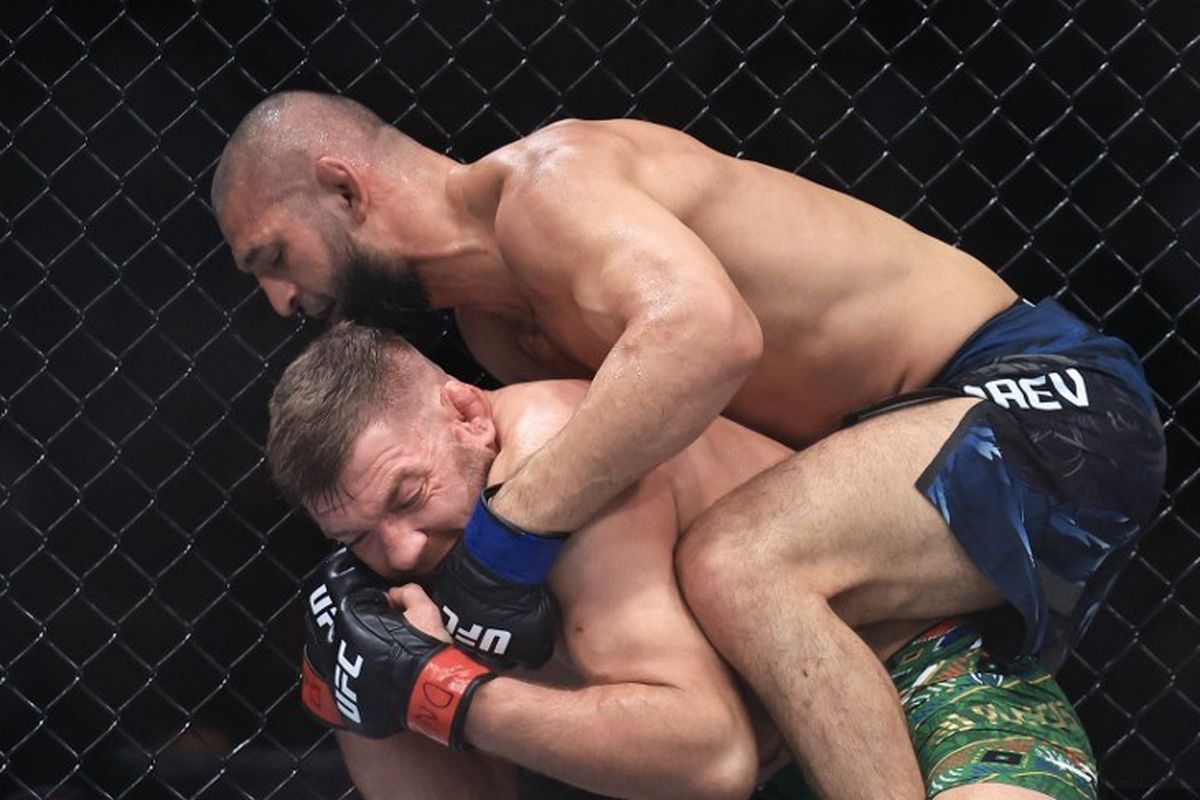 Khamzat Chimaev, hasil UFC, Dricus Du Plesis, UFC 319, khamzat chimaev vs dricus du plessis, dricus du plessis vs khamzat chimaev, khamzat chimaev vs ddp, Hasil UFC 319: Khamzat Chimaev Juara Baru Kelas Menengah, Ronde Pertama, Ronde Kedua, Ronde Ketiga, Ronde Keempat, Ronde Kelima