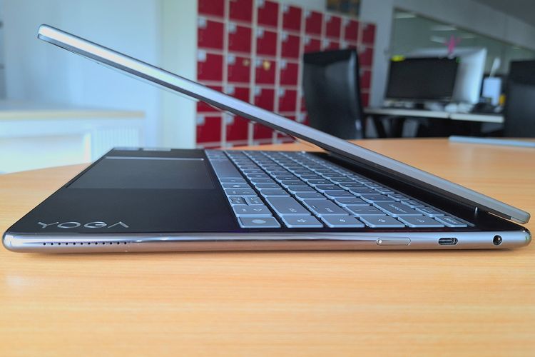 laptop, Lenovo Yoga 9i 2-in-1 Aura Edition, Lenovo Aura Edition, Personal branding, personal branding, Intel Core Ultra, laptop premium, lenovo aura edition, Lenovo Yoga 9i 2-in-1 Aura Edition, Laptop Premium Berteknologi AI Penunjang Profesionalitas