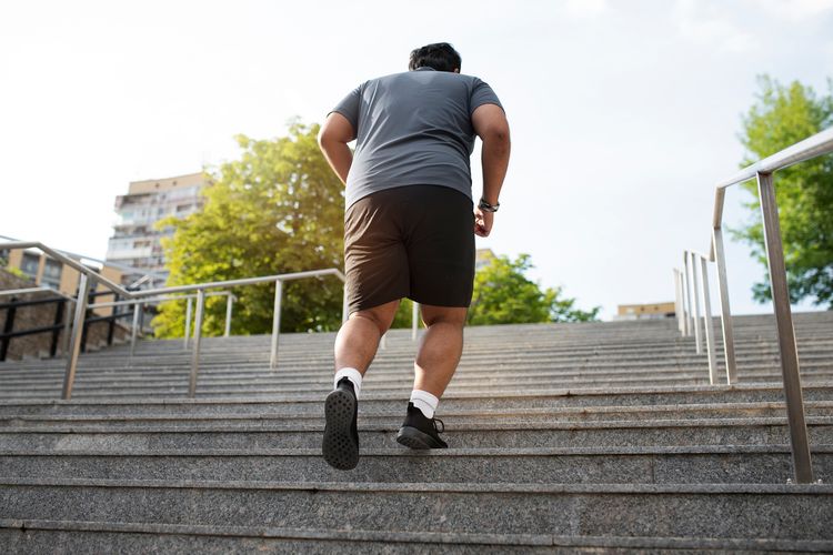 gaya hidup, diet, Berhasil Menurunkan Berat Badan 85 Kg Tanpa Diet Ekstrem, Pria Ini Merasa 10 Tahun Lebih Muda, Dari gaya hidup sibuk ke masalah kesehatan, Mengubah pola makan tanpa diet ekstrem, Menjadikan aktivitas fisik sebagai bagian sosial, Tidur dan pemulihan jadi kunci, Merasa lebih sehat, bukan sekadar lebih kurus