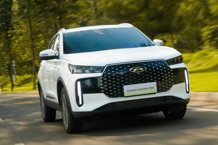 Toyota Kijang Innova, ramah lingkungan, mobil hybrid, Penjualan Mobil Hybrid Meningkat 10%: Siapa Terlaris di Indonesia?