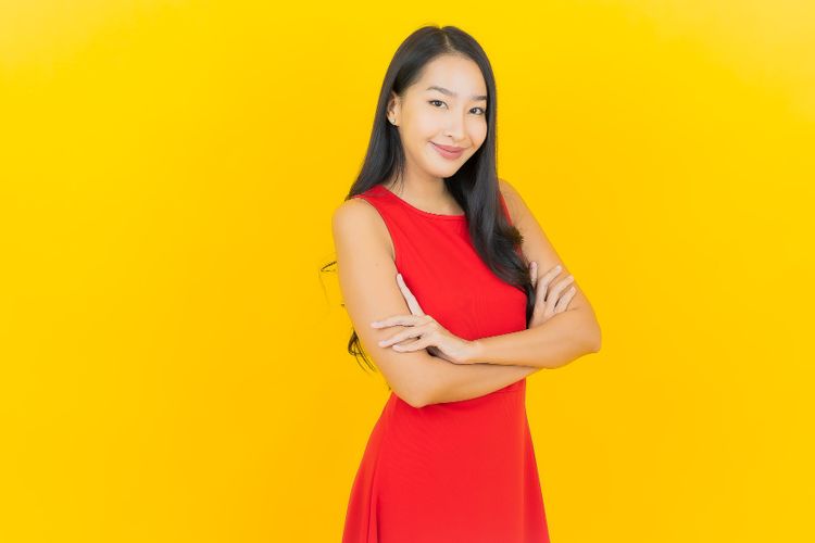 warna, kecerdasan tinggi, warna pakaian, orang dengan kecerdasan tinggi, Pakar Psikologi Warna Sebut 5 Warna Ini Paling Sering Dipakai Orang Cerdas, 1. Merah dipakai untuk memberi kesan percaya diri, 2. Biru dianggap memberi kesan kredibel, 3. Hijau dan ungu disebut melambangkan kestabilan, 4. Oranye dinilai membuat suasana lebih terbuka