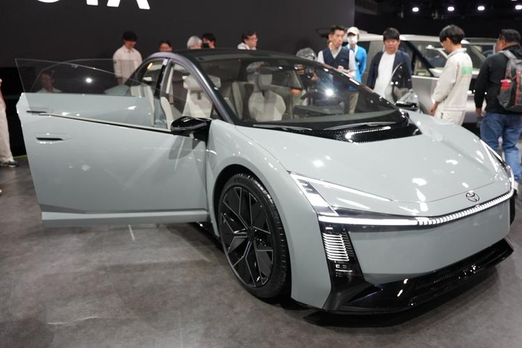 otomotif, Toyota Motor Corporation, Toyota, industri otomotif, mobil listrik, kendaraan listrik, Japan Mobility Show 2025, JMS 2025, Alasan Toyota Pertahankan Multi-Pathway di Tengah Arus Mobil Listrik