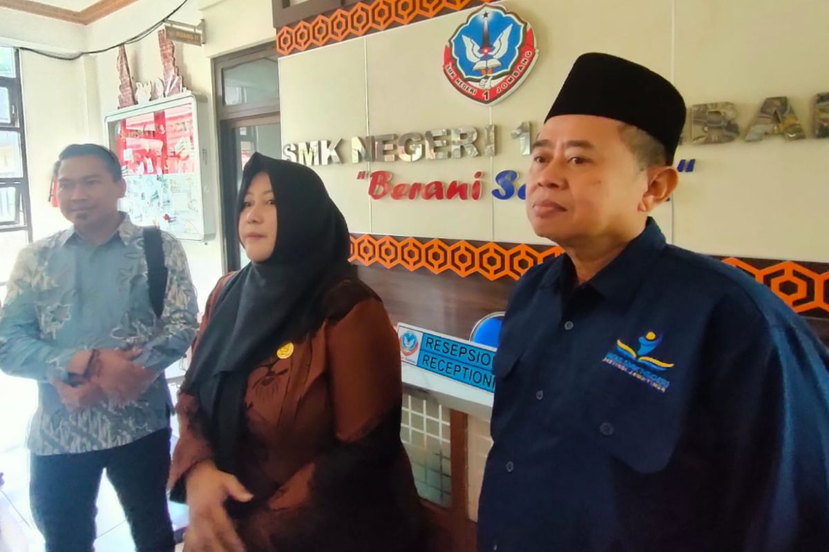 Jombang, pungutan liar, pungutan sekolah, SMKN 1 Jombang, SMKN 1 Jombang pungut Rp 1 5 juta, SMKN 1 Jombang pungut dana pembangunan ke siswa baru, SMKN 1 Jombang pungut dana ke wali siswa baru, Viral Dugaan Pungutan Rp 1,5 Juta di SMKN 1 Jombang, Pihak Sekolah Sebut Iuran Partisipasi
