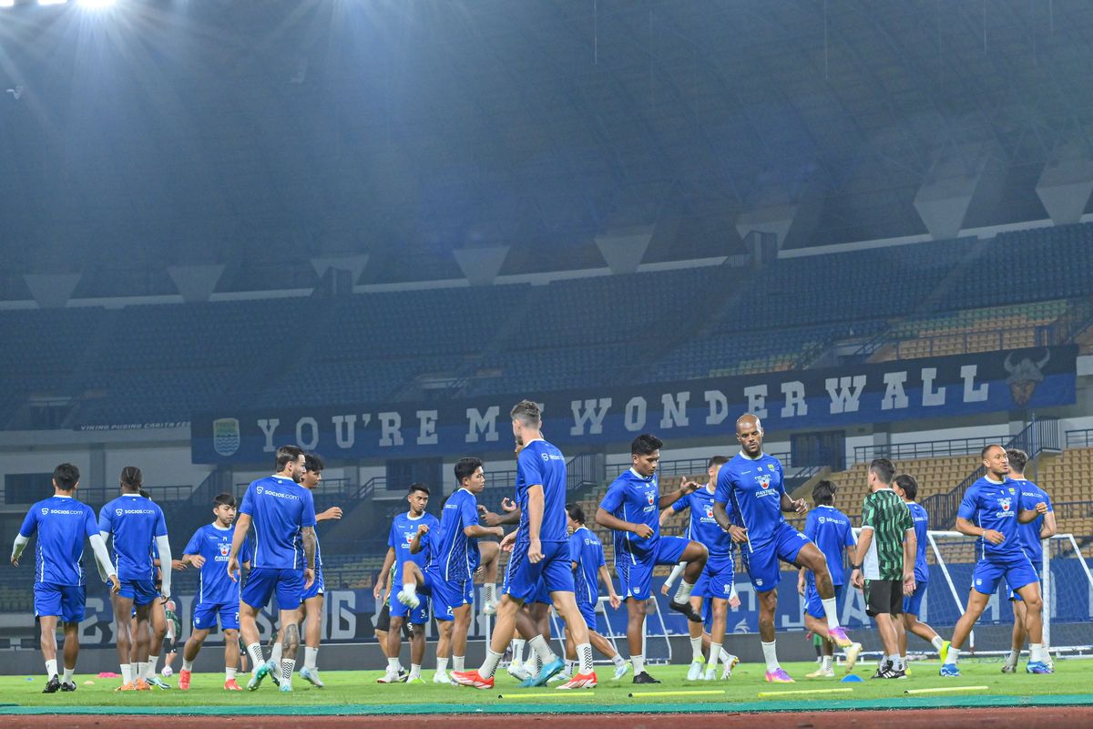 Persib, David da Silva, Gervane Kastaneer, Liga 1 2024-2025, Borneo FC Samarinda, Persib Bandung, Bojan Hodak, Borneo FC Vs Persib Bandung, Borneo FC Vs Persib: Badai Cedera, Maung Tanpa Empat Pemain Inti