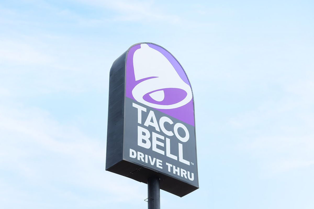 Taco Bell, Kesalahan AI Taco Bell, Taco Bell evaluasi penggunaan AI drive thru, Ada Orang Pesan 18.000 Gelas Air, Taco Bell Evaluasi Ulang Penggunaan AI di Drive-Thru