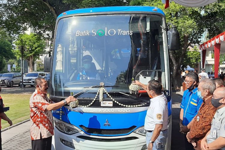 kendaraan listrik, angkutan umum, Buy the Service, Ketika Angkutan Umum Terpinggirkan di Tengah Tren Kendaraan Listrik