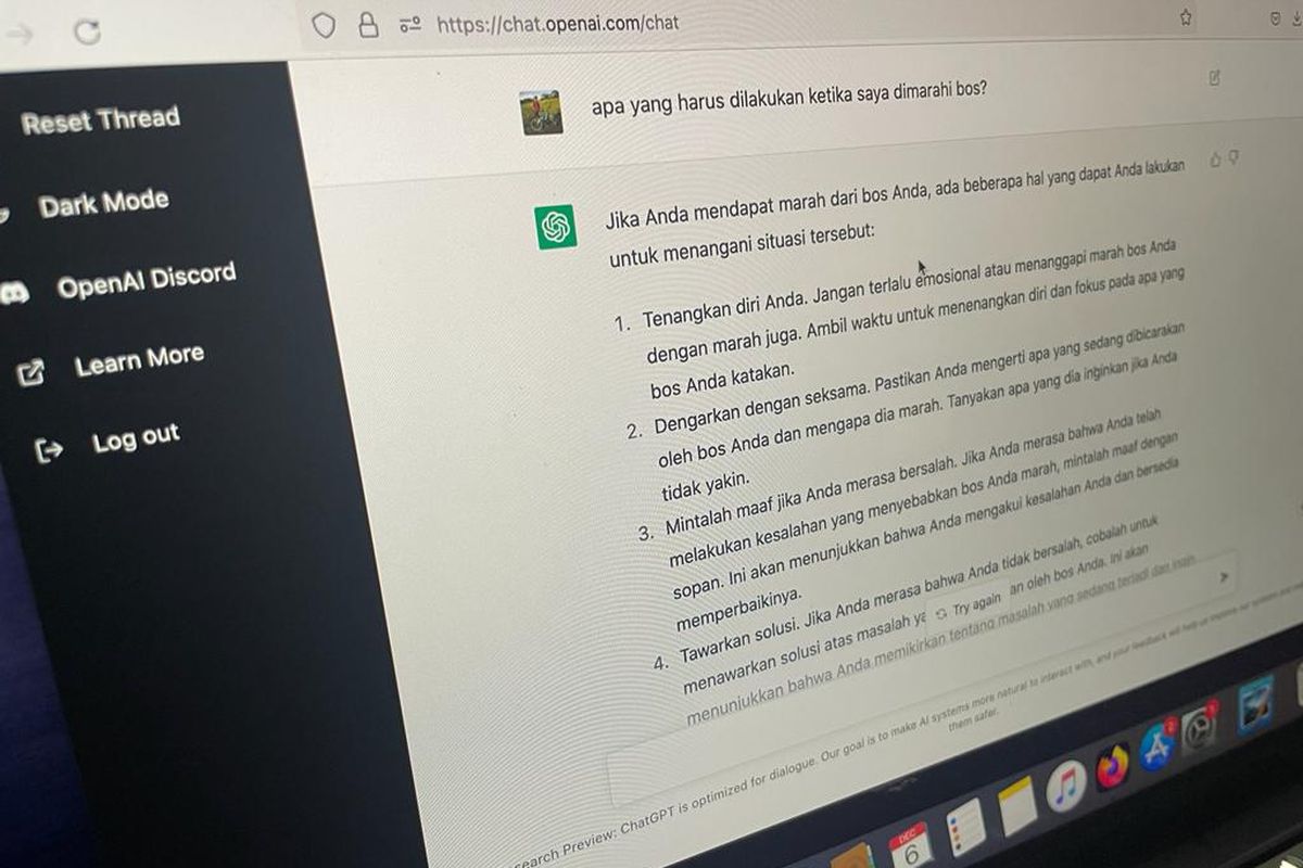 ChatGPT, Google Search, chatGPT, Curhatanmu dengan ChatGPT Bisa Muncul di Google Search, Begini Cara Hapusnya, Diduga dari fitur "Make this chat discoverable", OpenAI langsung hapus fitur Dicoverable, Google tak "ikut campur", Cara memastikan apakah chat terndeks Google atau tidak, Cara agar percakapan tidak muncul di ChatGPT, Hapus indeks