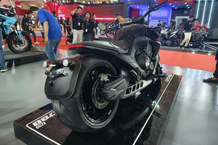 motor, Ini Dia Motor dengan Ban Paling Lebar di Dunia