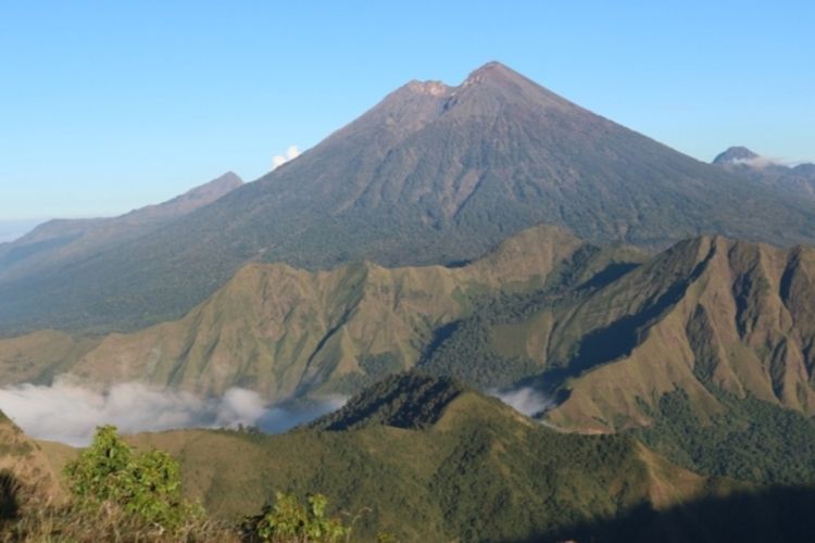 Mataram, lombok timur, Sembalun, Sembalun 7 summit lombok, bukit sempana, bukit sempana lombok, pendaki bukit sempana, Duka di Puncak Sempana, Kronologi Jatuhnya Siswa SMA di Jurang 100 Meter, Korban Tewas, Kronologi Kejadian, Evakuasi Terkendala Sinyal, Luka Berat dan Pecah Pembuluh Darah, Bukit Sempana dan Tantangan Pendakian