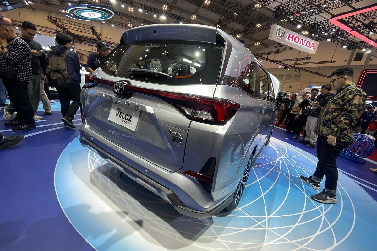 Henry Tanoto, Penjualan LMPV, GJAW 2025, Toyota Veloz Hybrid, Henry Tanoto: Veloz Hybrid Siap Mendominasi Pasar LMPV