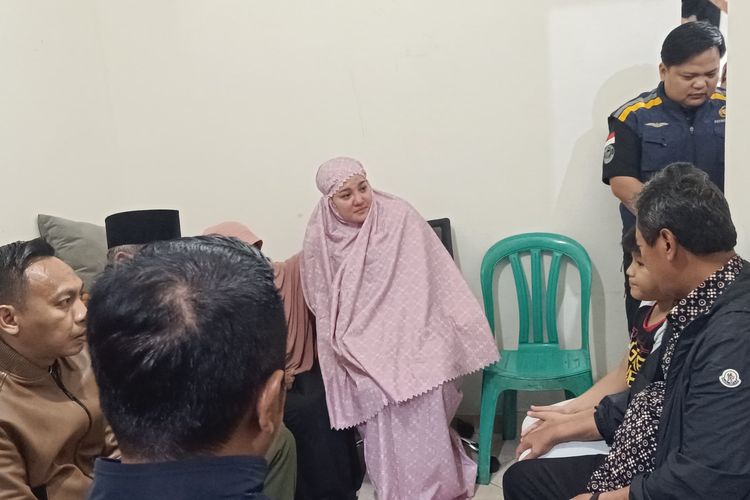 Deden Maulana, Gunung Bulusaraung, Maros, Pangkep,, Sosok yang Pendiam dan Santun, Penemuan Puing dan Satu Jenazah, Belum Ada Bendera Kuning, Tim DVI Polri Kumpulkan Sampel Ante Mortem