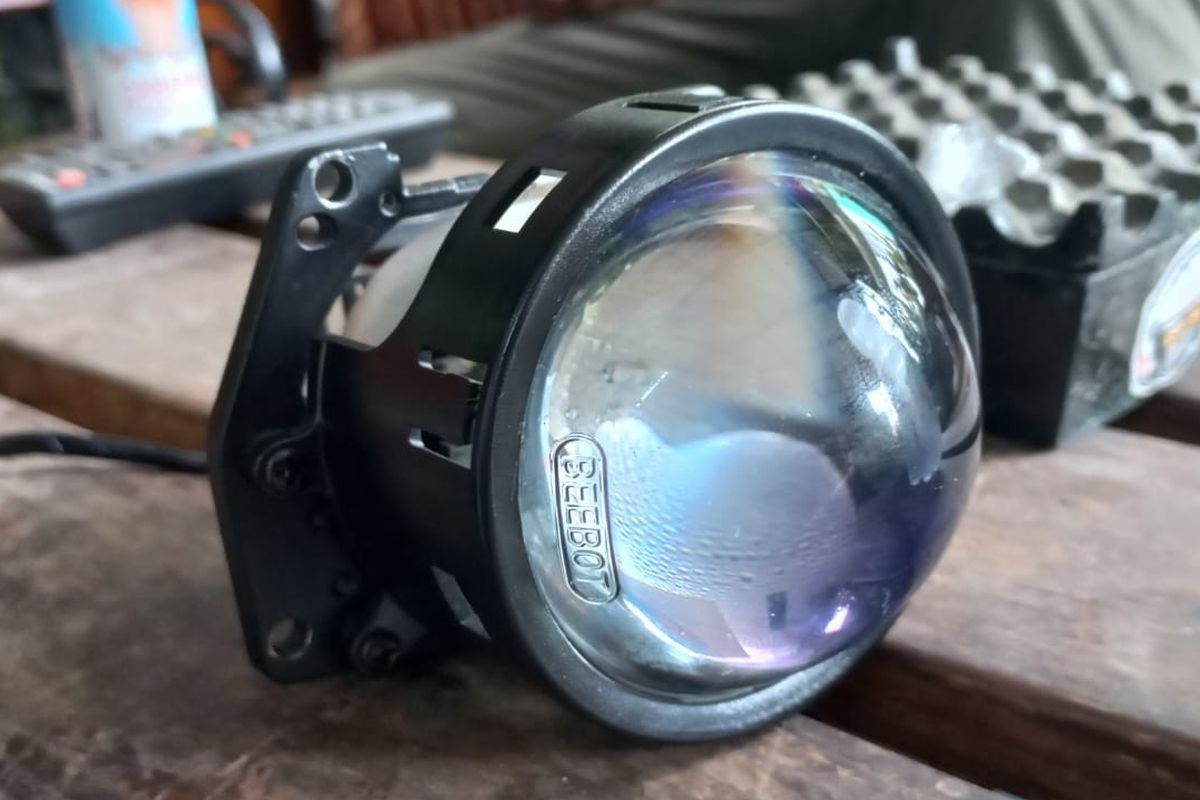 kendaraan, bengkel profesional, lampu Bi-LED, pemasangan lampu, Keuntungan dan Risiko Pemasangan Lampu Bi-LED untuk Kendaraan