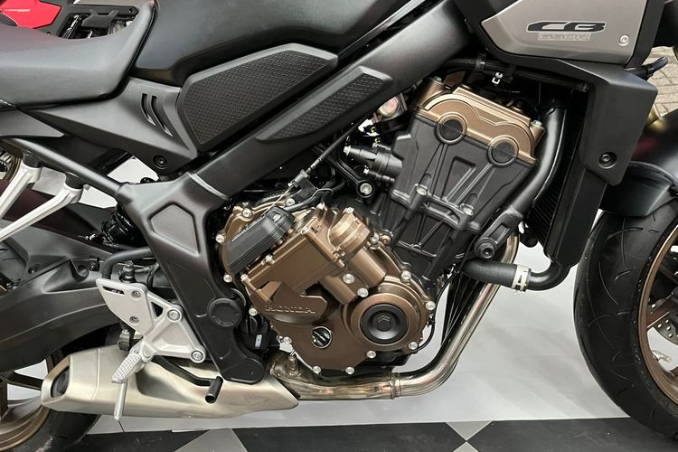 kopling elektronik, e-Clutch Honda, kenyamanan berkendara, perpindahan gigi presisi, e-Clutch Honda: Perpindahan Gigi Presisi Tanpa Tuas Kopling