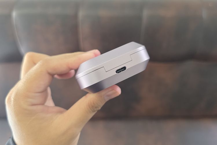 Realme, Realme Buds Air8, Menjajal Realme Buds Air8, Nyaman Dipakai dan Suaranya, Desain senada dengan Realme 16 Series, Nyaman dipakai, Kontrol gesture responsif, Baterai tahan lama, Isi kotak penjualan