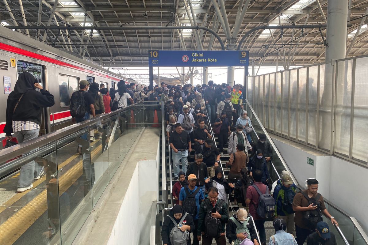 Stasiun Manggarai, KRL anjlok, jakarta kota, KRL Anjlok di Stasiun Jakarta Kota, Perjalanan Hanya Sampai Manggarai