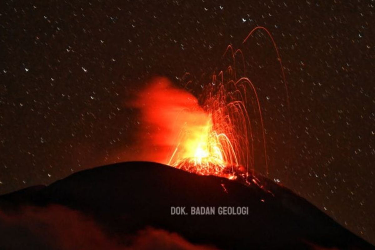 Gunung Ile Lewotolok, Nusa Tenggara Timur, Gunung Ile Lewotolok erupsi, Gunung Ile Lewotolok Erupsi 79 Kali dalam 6 Jam, Status Masih Siaga