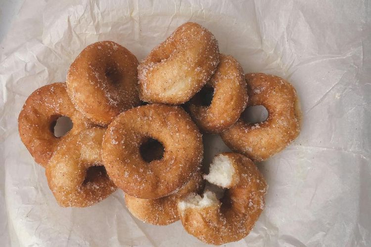 donat cair, resep donat cair, cetakan donat cair, proofing adonan donat, membuat donat, donat cair pakai cetakan, donat cair lembut, Resep Donat Cair Pakai Cetakan, Hasil Lembut dan Mengembang