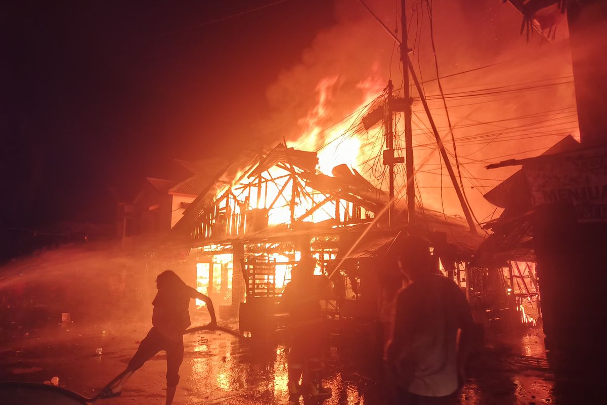 Pasar Segiri Samarinda Terbakar, Ledakan dan Akses Sempit Jadi Kendala Pemadaman
