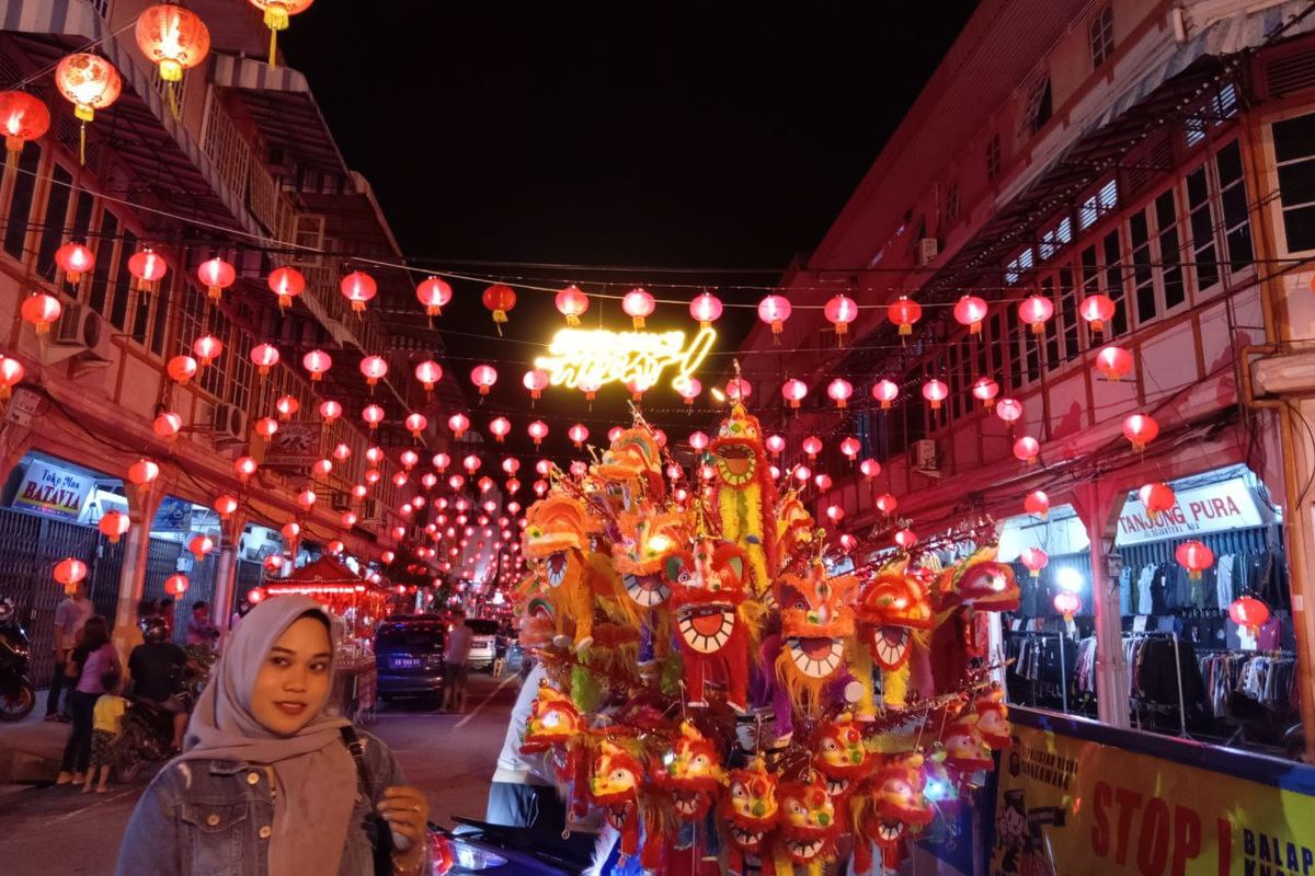 Suasana malam perayaan Cap Go Meh di Singkawang, Kalimantan Barat, Senin (14/02/2022)., 1. Festival Cap Go Meh 2026 di Jakarta , 2. Bogor Street Festival, 3. Pasar Imlek Semawis di Semarang, 4. Jappa Jokka Cap Go Meh di Makassar, 5. Grebeg Sudiro di Solo, 6. Perayaan Imlek di Pulau Kamaro di Palembang, 7. Pawai Tatung di Singkawang