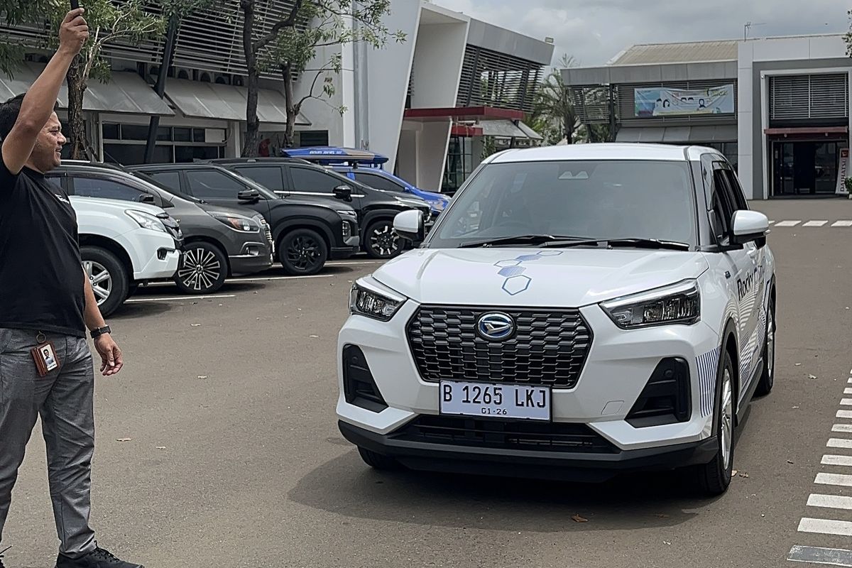 Rocky Hybrid, lalu lintas, komunitas, Daihatsu, mesin, kemacetan, Daihatsu Uji Rocky Hybrid di Kemacetan Kota Bersama Komunitas
