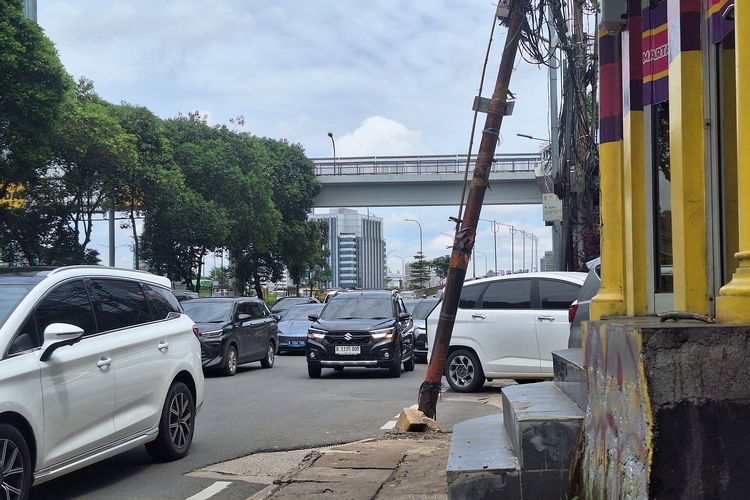 antrean kendaraan, transportasi umum, jakarta selatan, Kemacetan TB Simatupang, Faktor Penyebab Kemacetan di Jalan TB Simatupang