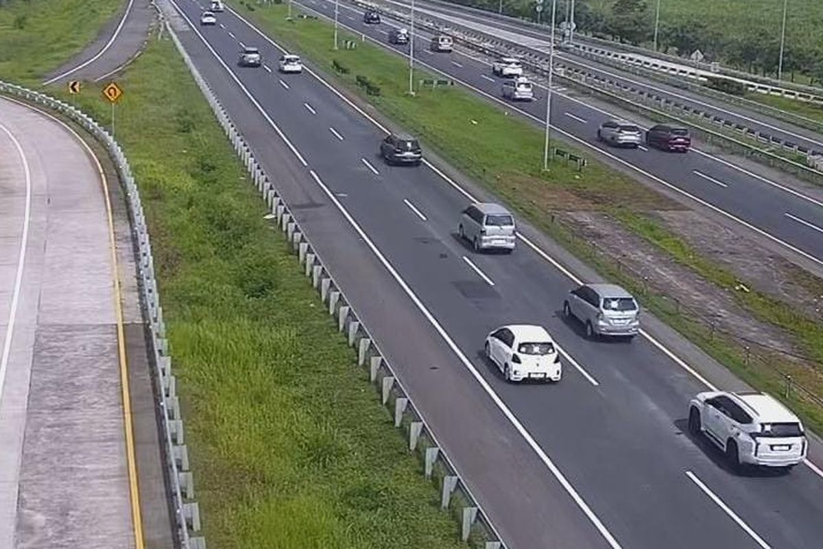 lalu lintas, Tol Cipali, Cipali, 35.000 Kendaraan Melintas di Tol Cipali Arah Jakarta Sejak Pagi