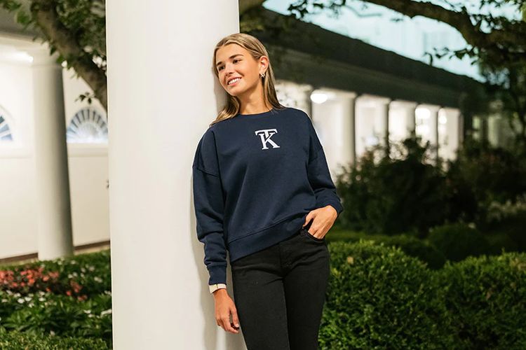 Donald Trump, Donald Trump Jr, Presiden Amerika Serikat, kai trump, kai trump age, siapa kai trump, merek pakaian kai trump, cucu tertua donald trump, clothing line kai trump, kai trump clothing line, Cucu Donald Trump, Kai Trump Rilis Merek Pakaian Mewah, Harga Rp 2 Jutaan