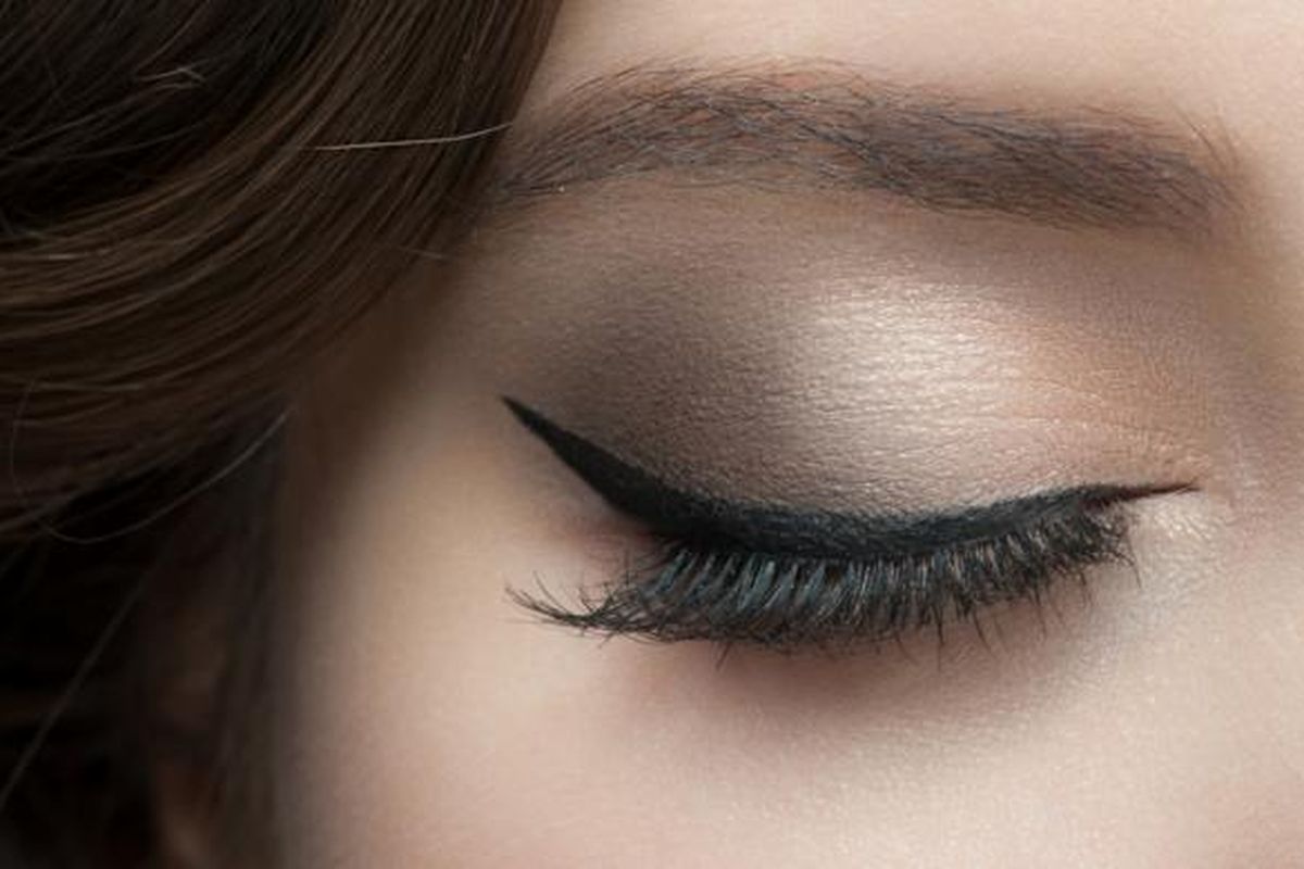 eyeliner hitam, Eyeliner coklat, Eyeliner hitam, eyeliner coklat, cara memakai eyeliner, eyeliner coklat cocok untuk kulit apa, fungsi eyeliner untuk mata, Eyeliner Coklat dan Hitam, Mana yang Cocok Untukmu?