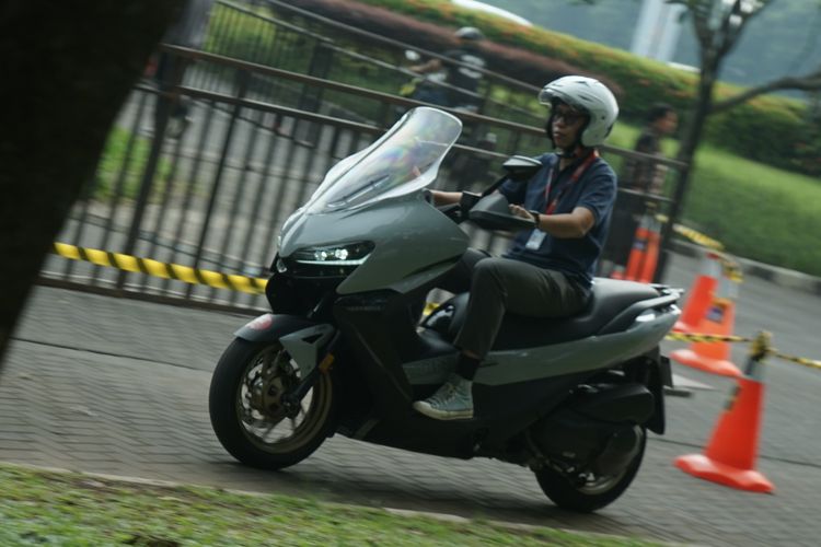 skutik premium, skutik bongsor, Zontes, IMOS 2025, Zontes 368K, Coba Zontes 368K, Skutik Bongsor Premium buat Jarak Jauh