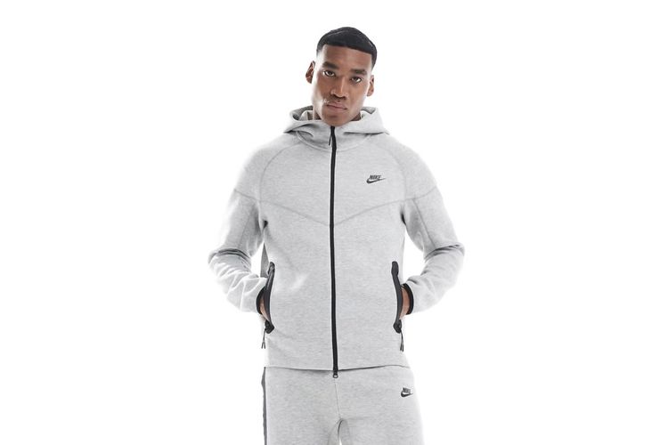 Tracksuit Nike, Nicolas Maduro, Tracksuit Nike yang Dikenakan Nicolas Maduro Saat Penangkapan Laris Jadi Incaran